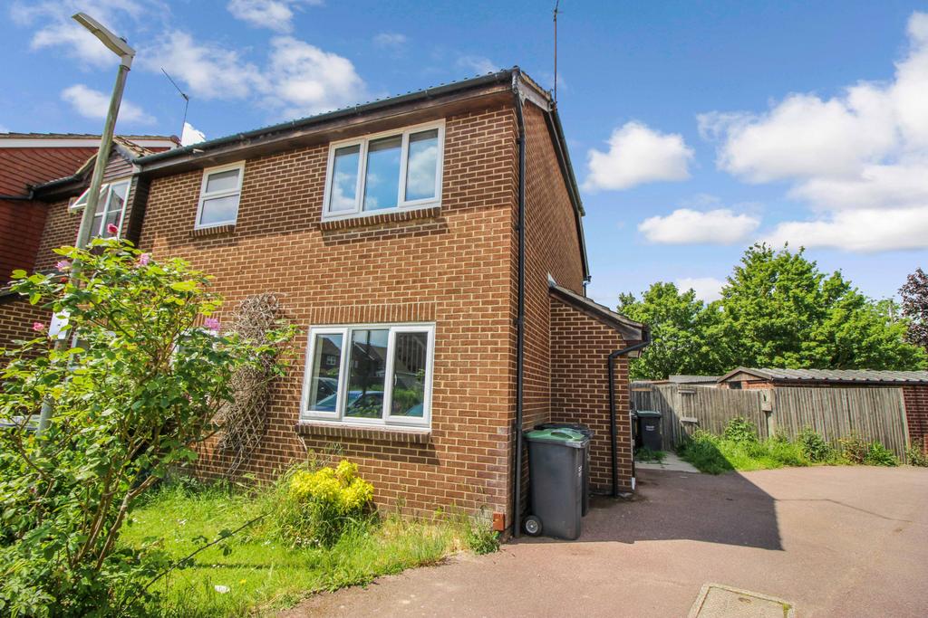 Lucas Road, Snodland, Kent, ME6 5PZ 1 bed semidetached house £850 pcm (£196 pw)