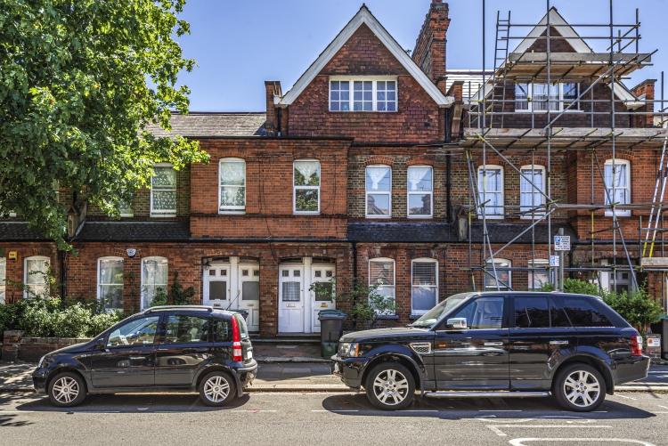 Gladstone Avenue London N22 4 bed apartment £1,900 pcm (£438 pw)