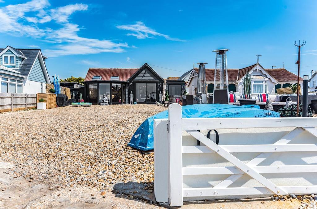 Danefield Road, Selsey, PO20 3 bed detached house £700,000