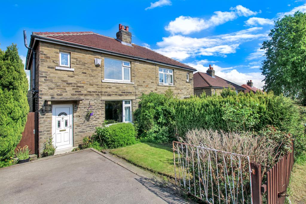 Moorland Drive, Guiseley, Leeds, LS20 9EG 3 bed semidetached house £