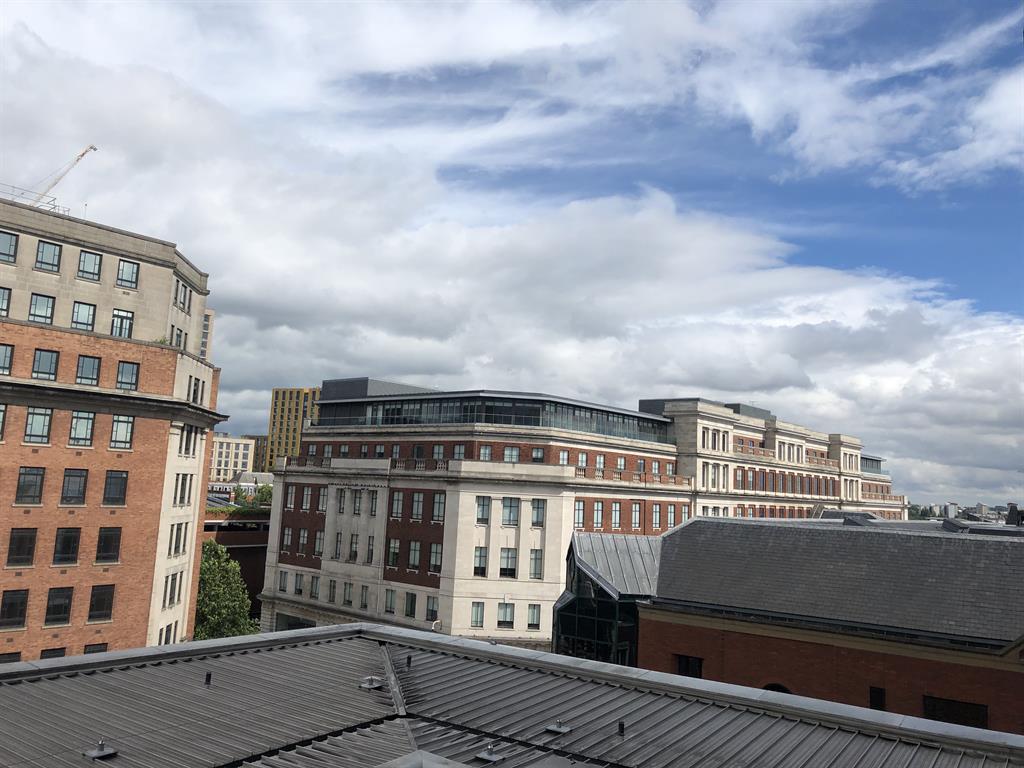 Basilica, King Charles Street, Leeds 1 bed flat £725 pcm (£167 pw)