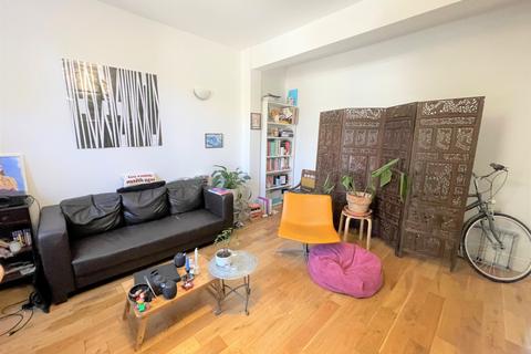 4 bedroom flat to rent, Allen Road, Stoke Newington, N16