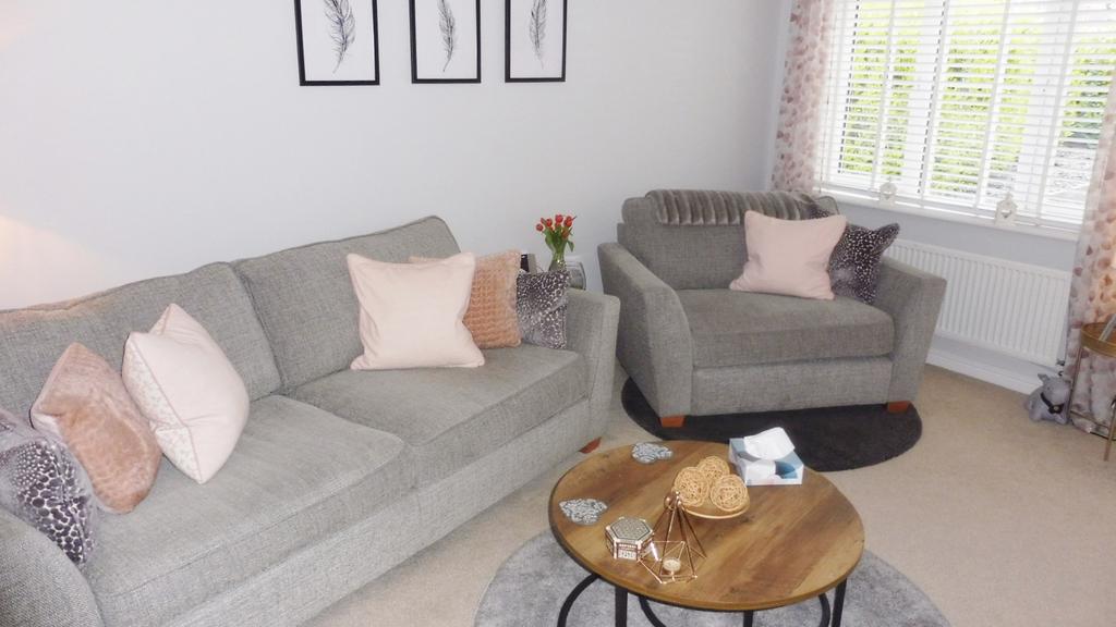 Shepherd Way, Shepherd Way, Royston S71 3 bed semidetached house £