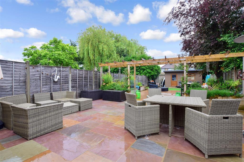 Dilston Road, Leatherhead, Surrey 3 bed semidetached house £485,000