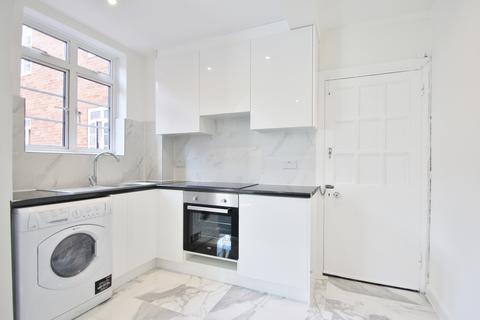 1 bedroom flat to rent, Latymer Court, Hammersmith Road, Hammersmith, W6