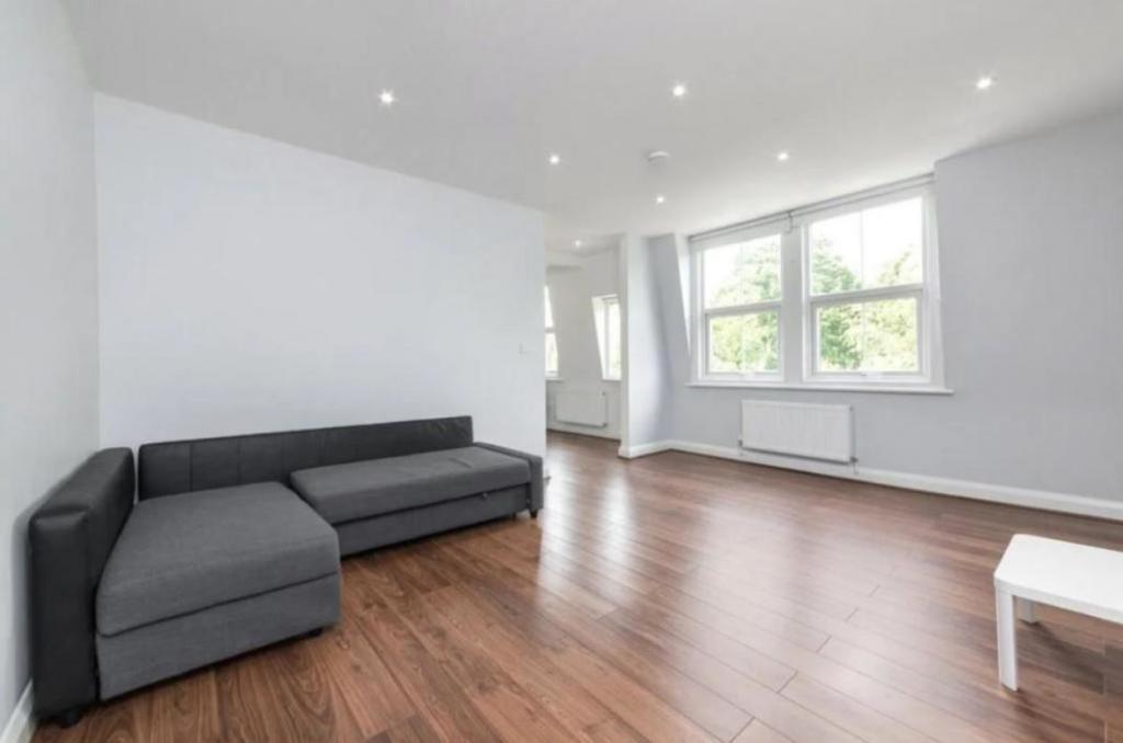 Aberdare Gardens South Hampstead NW6 2 bed flat £2,492 pcm (£575 pw)