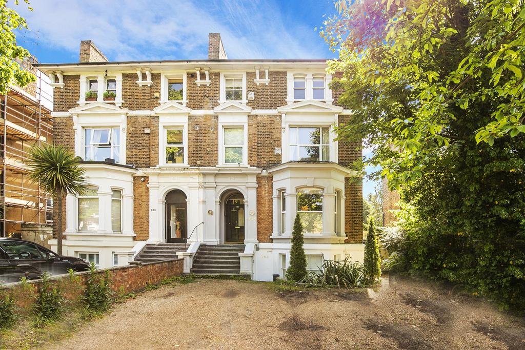 High Road, Buckhurst Hill, IG9 1 bed flat £350,000
