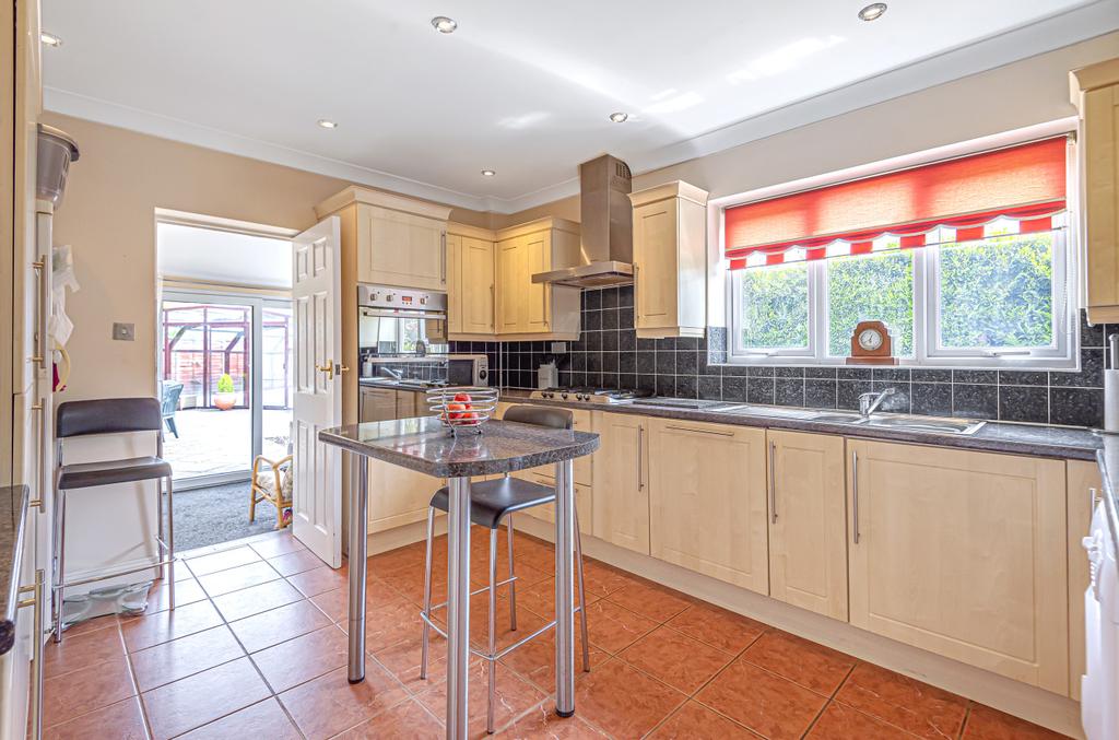 Ringwood Road, Totton, Southampton, Hampshire, SO40 5 bed detached
