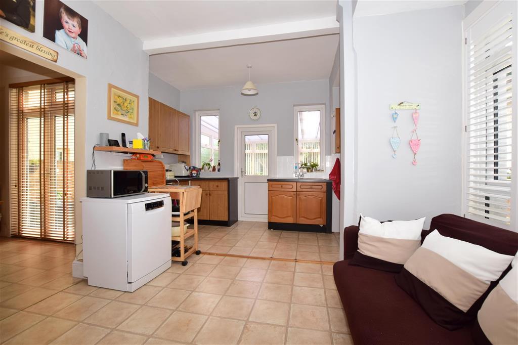Kitchen / Breakfast Area