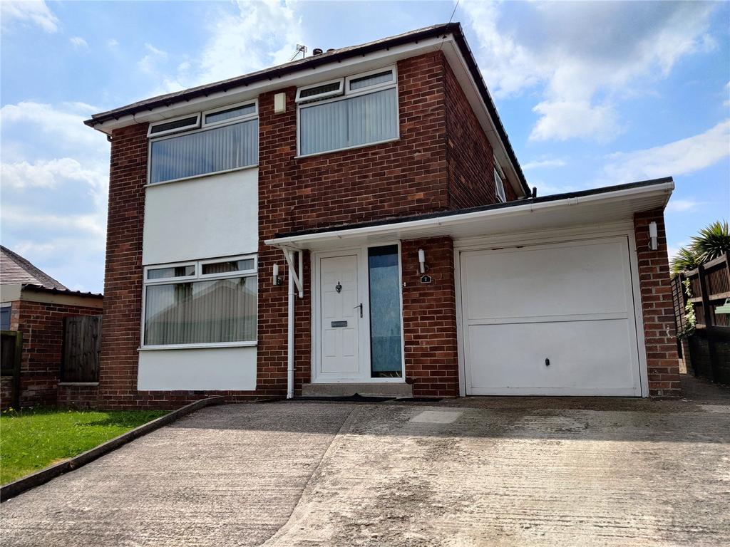 Solway Road, Soothill, Batley, WF17 3 bed detached house £250,000