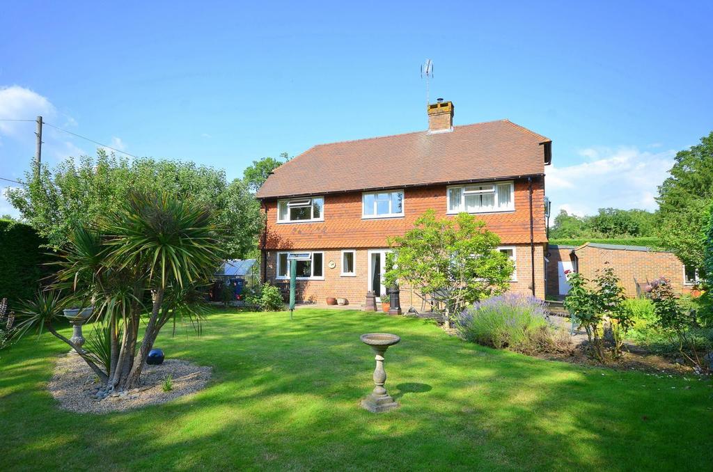 Cranleigh Road, Ewhurst, Cranleigh, GU6 5 bed detached house £895,000