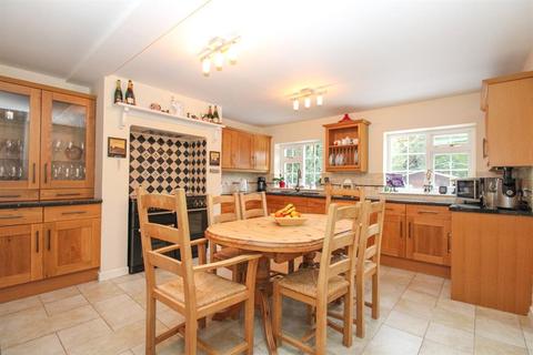 18 Westgate, Guiseley, Leeds, LS20 8HL