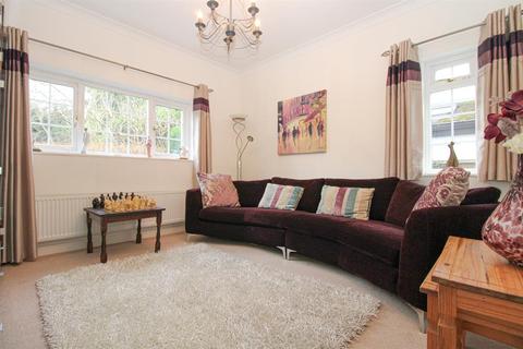 18 Westgate, Guiseley, Leeds, LS20 8HL