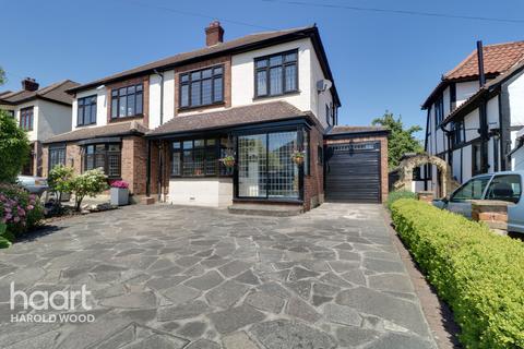 26 The Ridgeway, Harold Wood, Romford, RM3 0DT