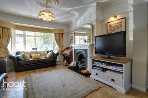 26 The Ridgeway, Harold Wood, Romford, RM3 0DT