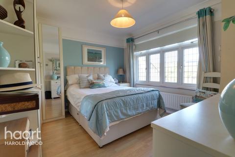 26 The Ridgeway, Harold Wood, Romford, RM3 0DT