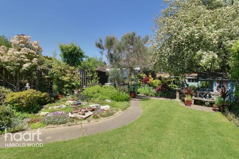 26 The Ridgeway, Harold Wood, Romford, RM3 0DT