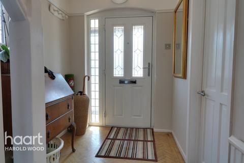 26 The Ridgeway, Harold Wood, Romford, RM3 0DT