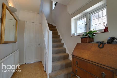 26 The Ridgeway, Harold Wood, Romford, RM3 0DT