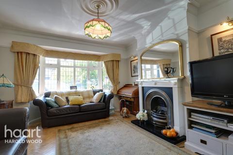 26 The Ridgeway, Harold Wood, Romford, RM3 0DT