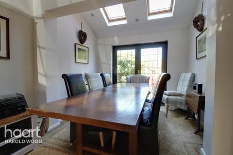 26 The Ridgeway, Harold Wood, Romford, RM3 0DT