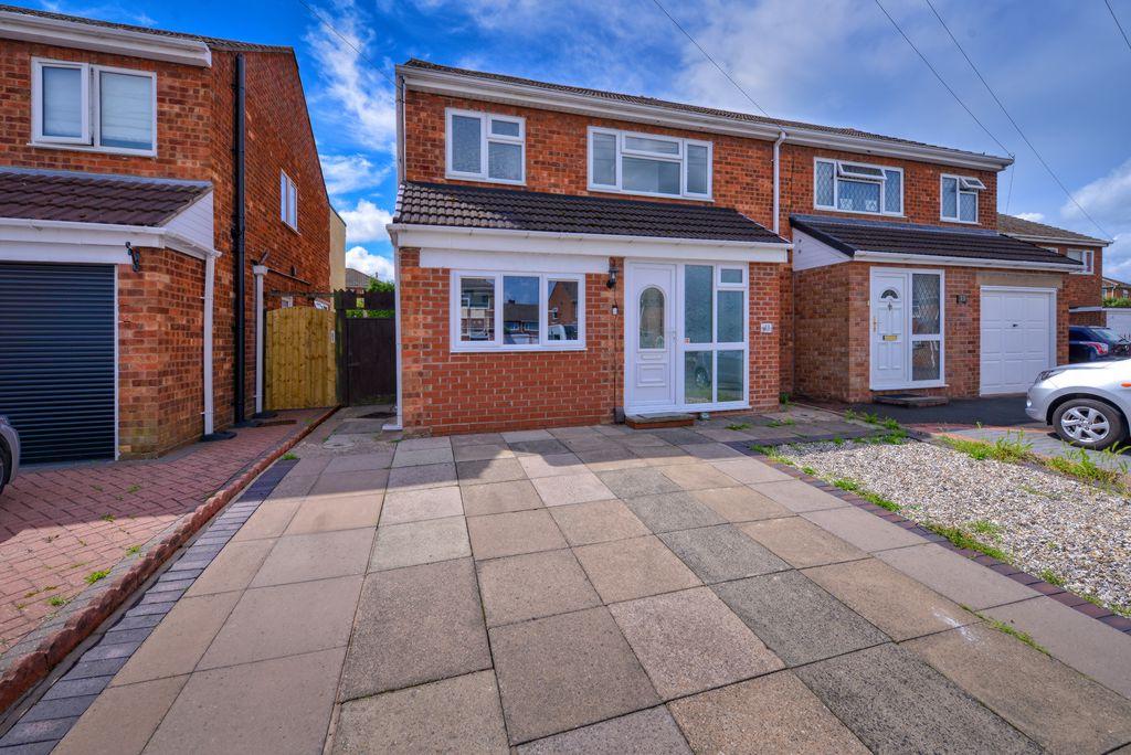 Ashmore Drive, Trench, TF2 3 bed semidetached house £179,995