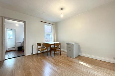 4 bedroom terraced house to rent - Kensington Road, Reading, Berkshire, RG30