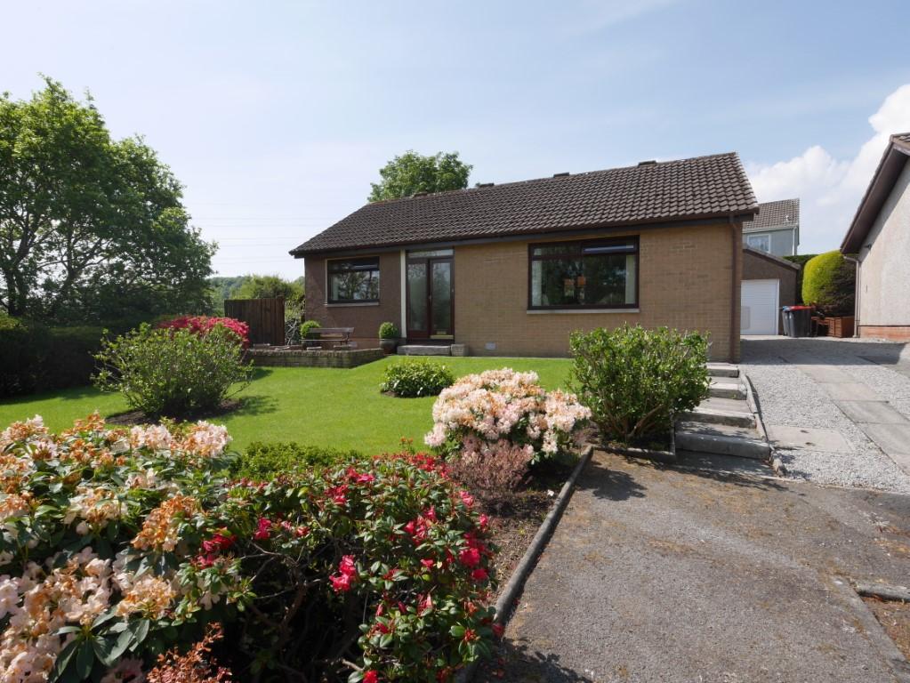 6 Oakfield Court, Dumfries, DG1 4XP 2 bed detached bungalow £155,000
