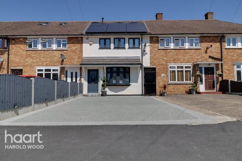 46 Colne Drive, Romford, RM3 9JX