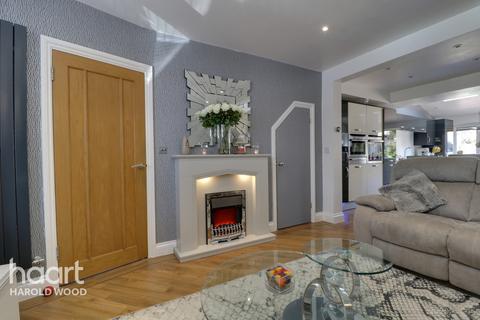 46 Colne Drive, Romford, RM3 9JX