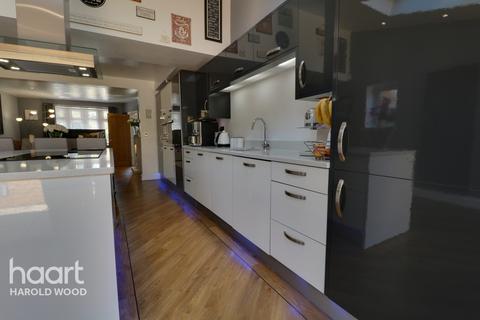 46 Colne Drive, Romford, RM3 9JX