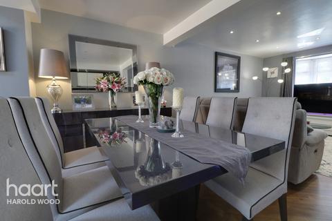 46 Colne Drive, Romford, RM3 9JX