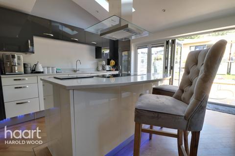 46 Colne Drive, Romford, RM3 9JX