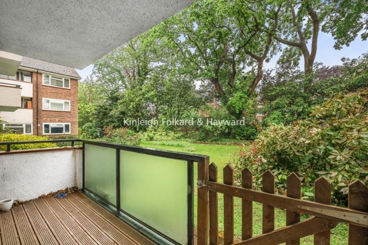 Holders Hill Road London NW4 2 bed flat £1,450 pcm (£335 pw)