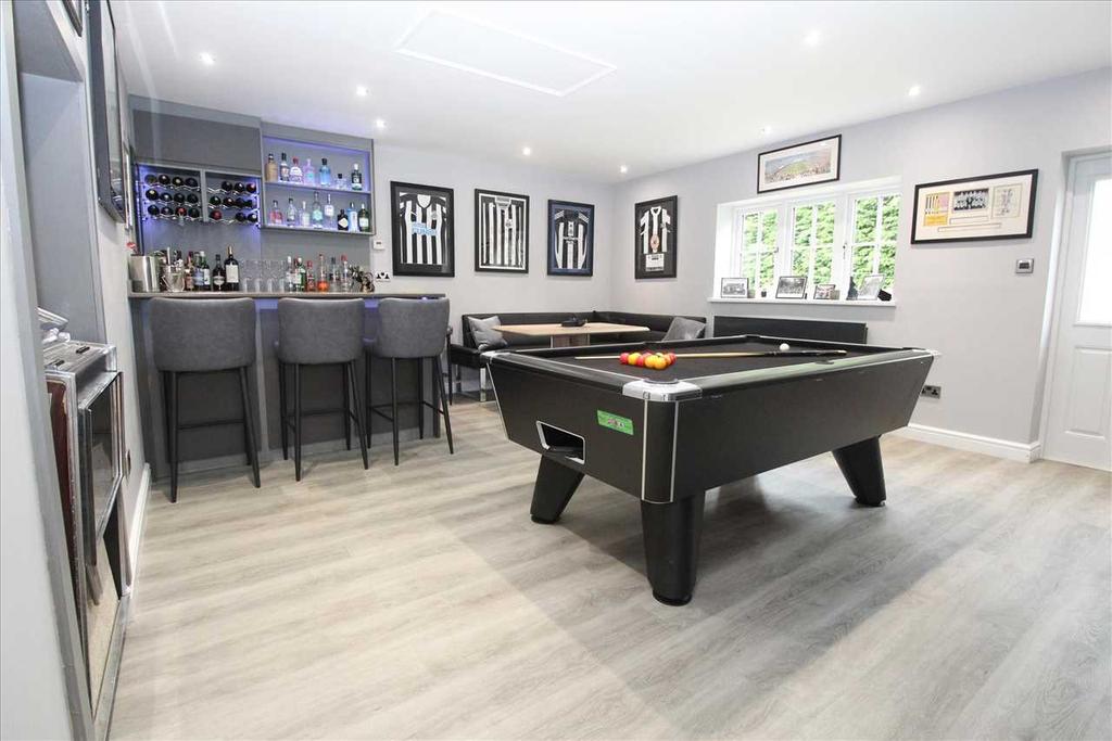 Bar/Games Room