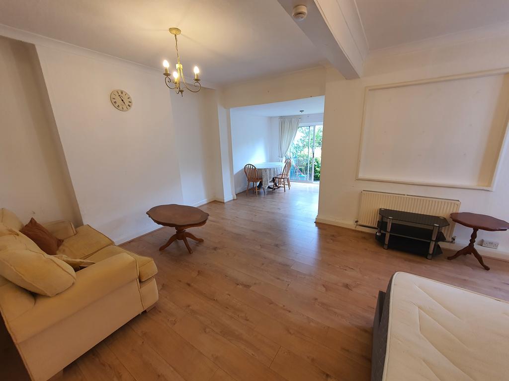 Compton Road, N21 1 bed flat £1,350 pcm (£312 pw)