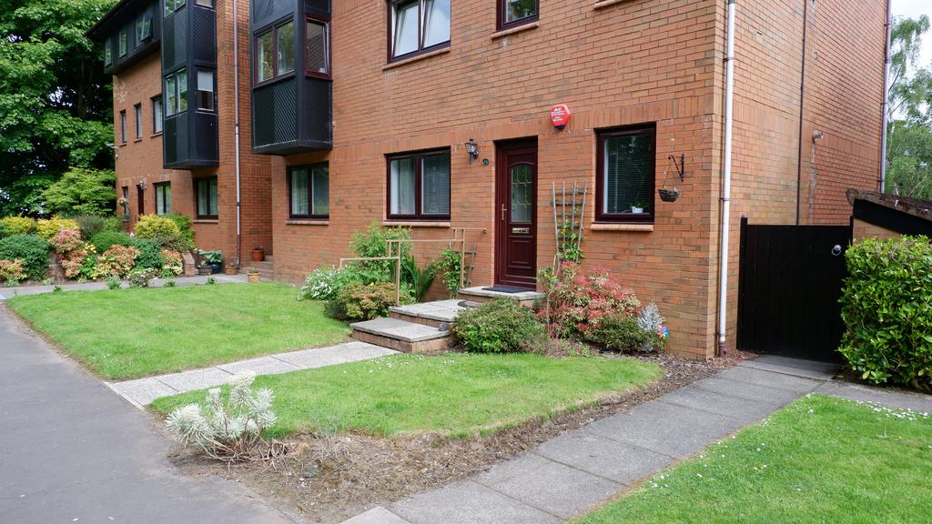Maxton Grove, Barrhead G78 2 bed flat £129,950