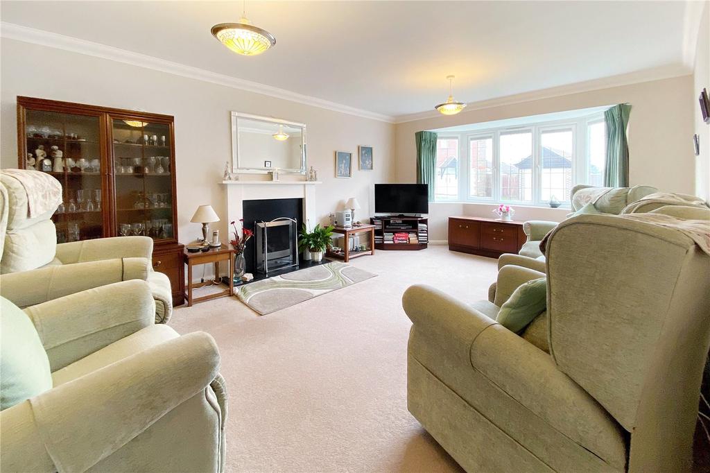 Carina Drive, The Dell, Angmering... 5 bed detached house £550,000