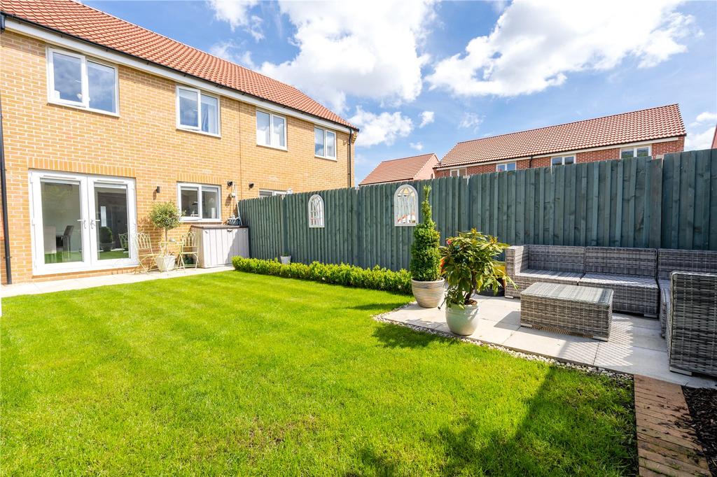 Parklands Avenue, Humberston, Grimsby, DN36 3 bed semidetached house