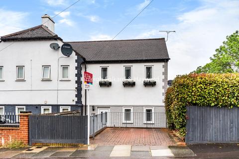 123a Thornsbeach Road, London, SE6 1EY