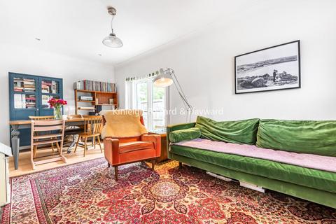 123a Thornsbeach Road, London, SE6 1EY