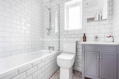 123a Thornsbeach Road, London, SE6 1EY