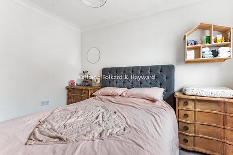 123a Thornsbeach Road, London, SE6 1EY
