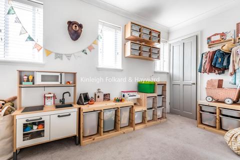 123a Thornsbeach Road, London, SE6 1EY