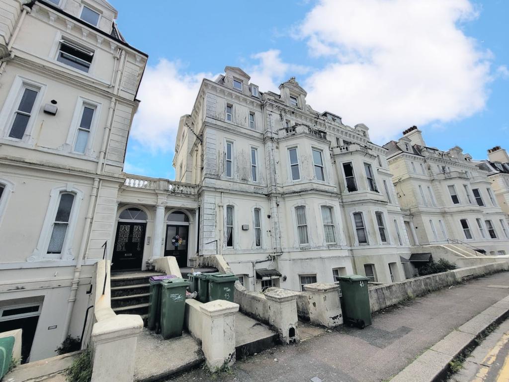 Augusta Gardens, Folkestone, CT20 2 bed flat £900 pcm (£208 pw)