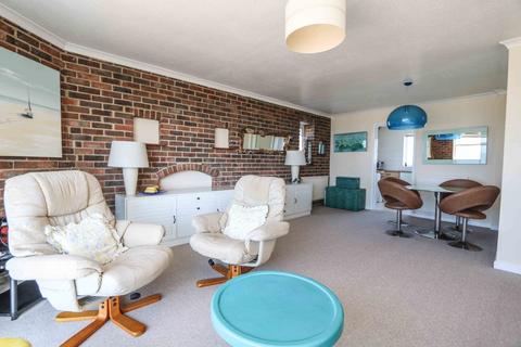 22 Bembridge Drive, Hayling Island, PO11 9LU
