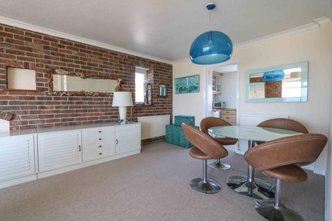 22 Bembridge Drive, Hayling Island, PO11 9LU
