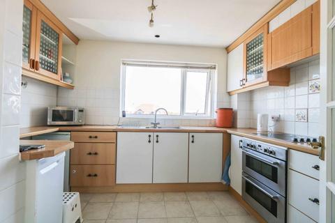 22 Bembridge Drive, Hayling Island, PO11 9LU