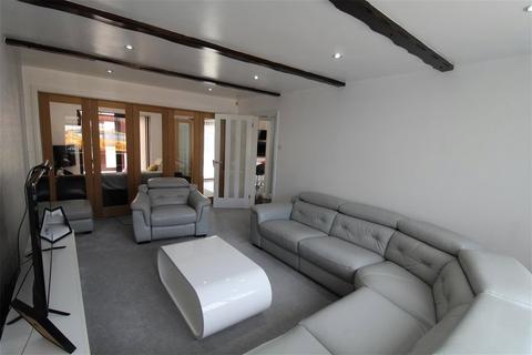 83 Ampleforth Drive, Stafford, ST17 4TR