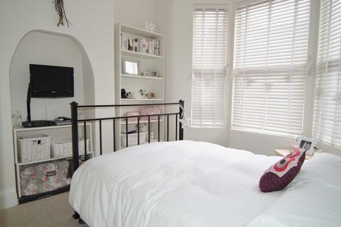 82 Albemarle Gardens, New Malden, KT3 5BD